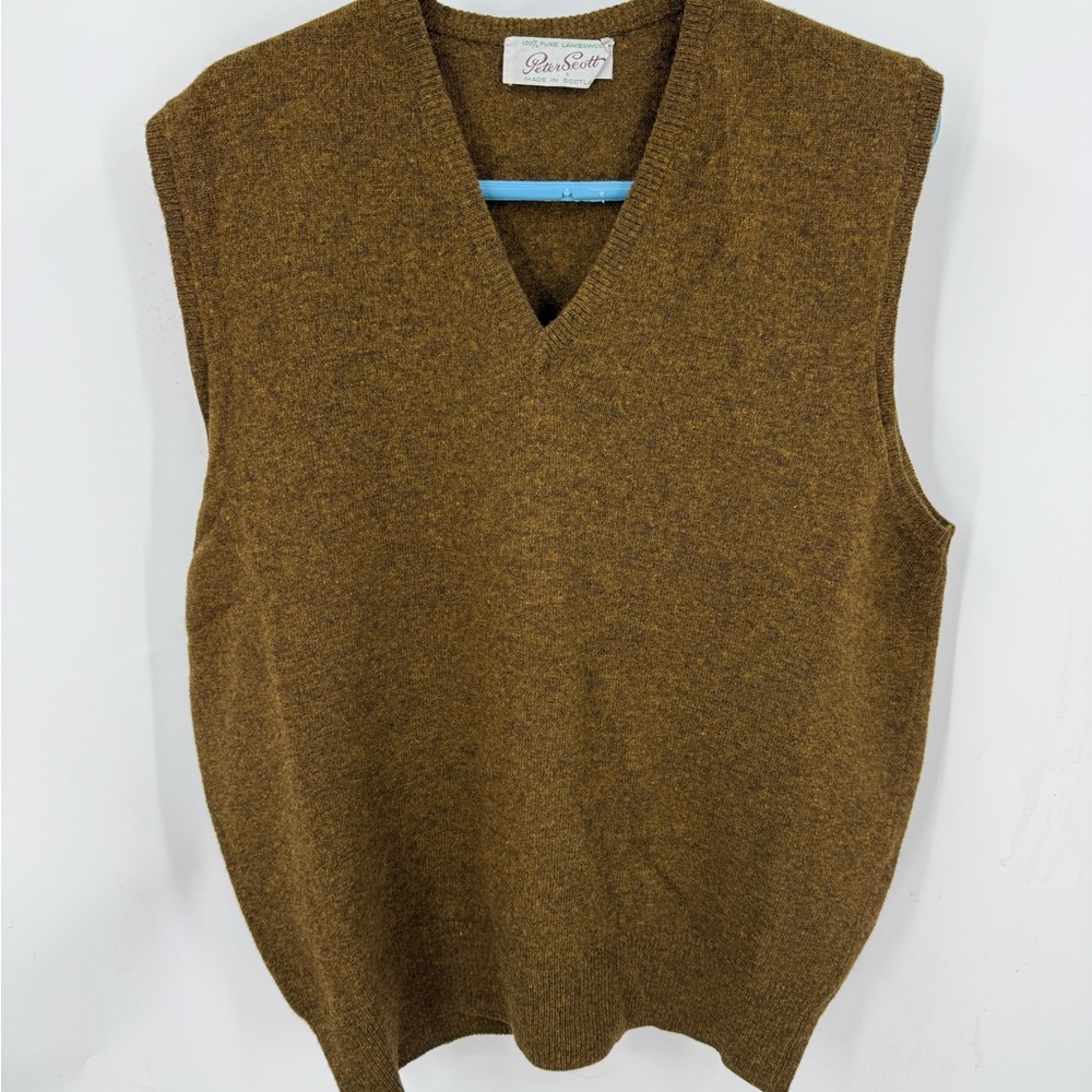 Peter Scott vintage, pure lambswool brand V-neck unisex sweater vest. M/L